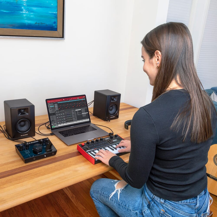 Akai Professional MPK Mini Play MK3 Standalone Keyboard & USB Controller + Komplete Select