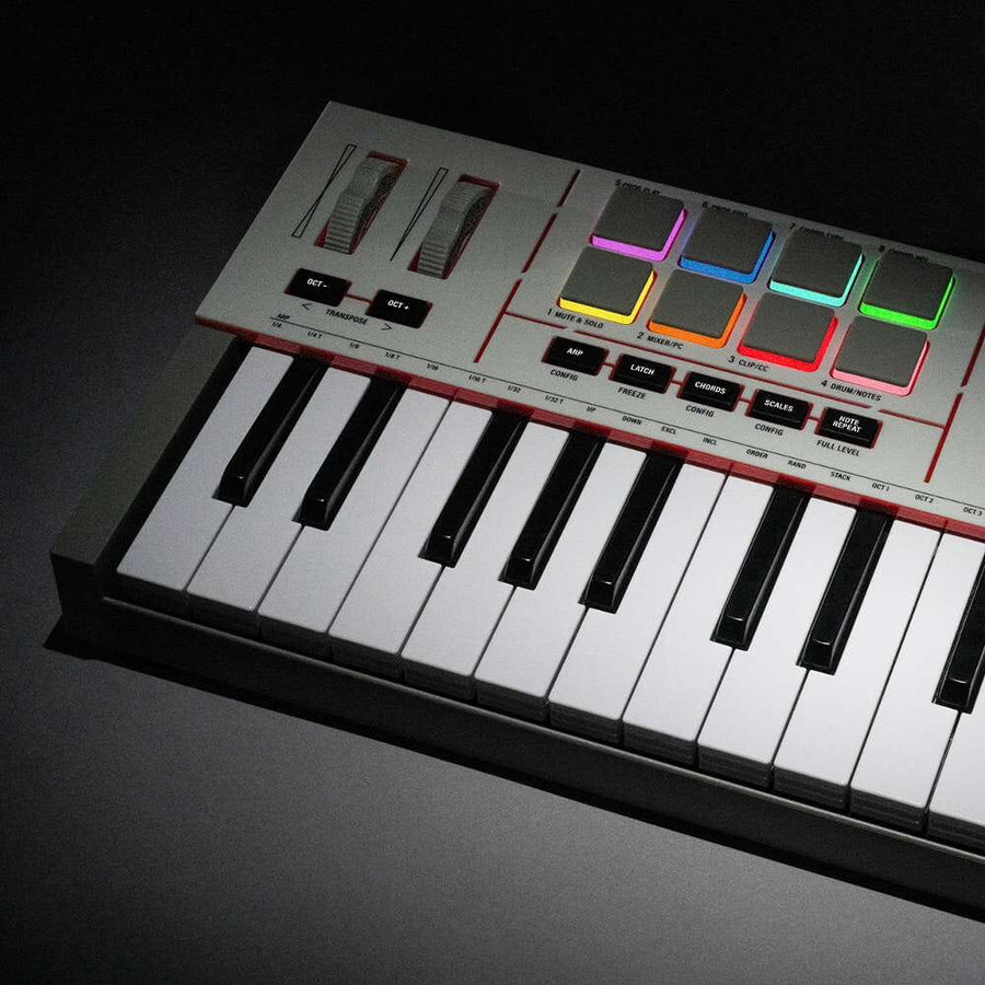 Akai Professional MPK Mini Plus MK2, MIDI Controller Keyboard + Komplete Select