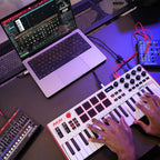Akai Professional MPK Mini Plus White, MIDI Controller Keyboard + Komplete Select