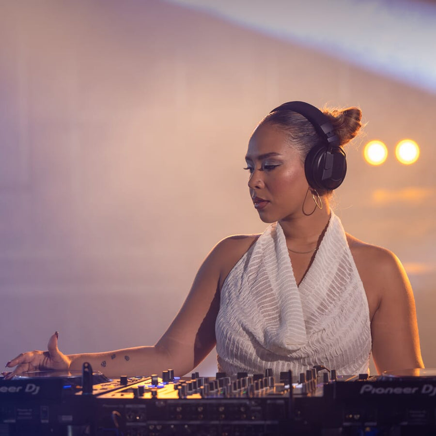 AlphaTheta HDJ-F10-TX Ultra-Low Latency Bluetooth DJ Headphones + HP-TX01 SonicLink Transmitter