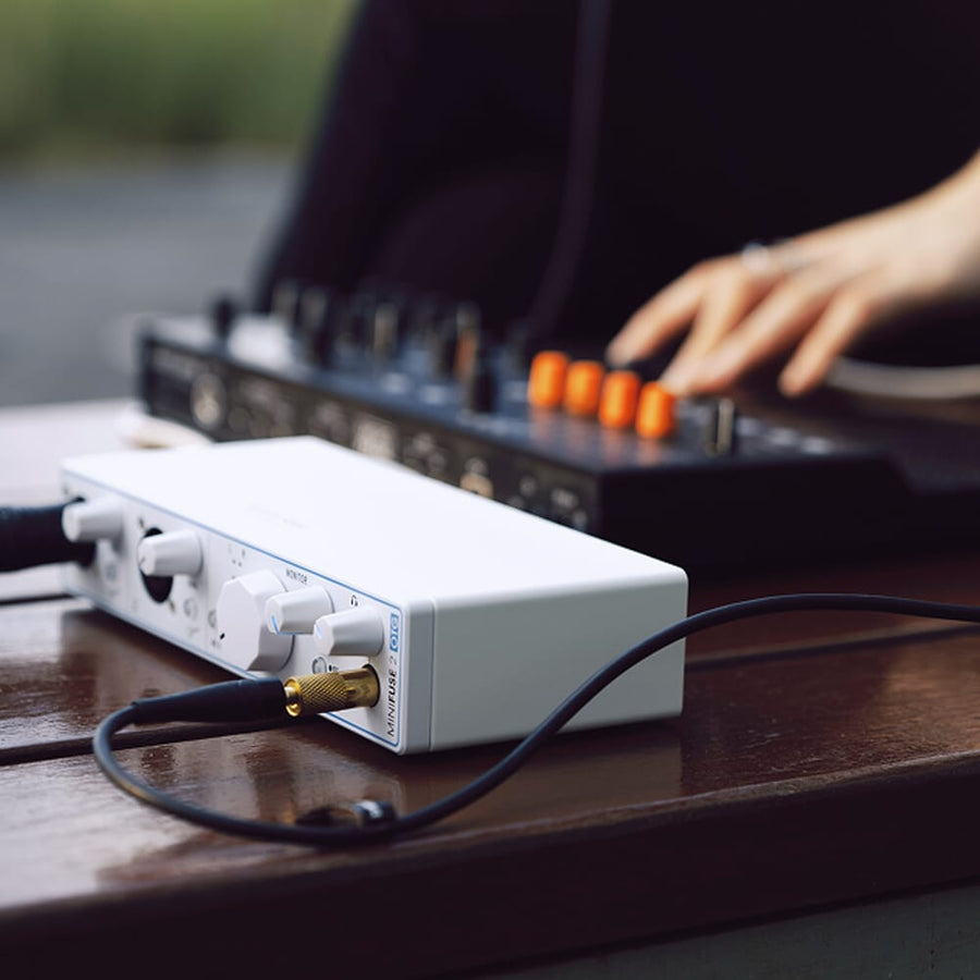 Arturia MiniFuse 2 OTG White, Recording & Streaming Audio Interface + Software Bundle