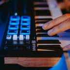 Arturia MiniLab 37 Black, USB Controller Keyboard + Komplete Select