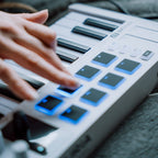 Arturia MiniLab 37 White, USB Controller Keyboard + Komplete Select