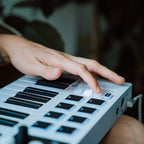 Arturia MiniLab 37 White, USB Controller Keyboard + Komplete Select