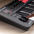 M-Audio Oxygen 25 MKV, 25-Key USB MIDI Controller Keyboard + Komplete Select