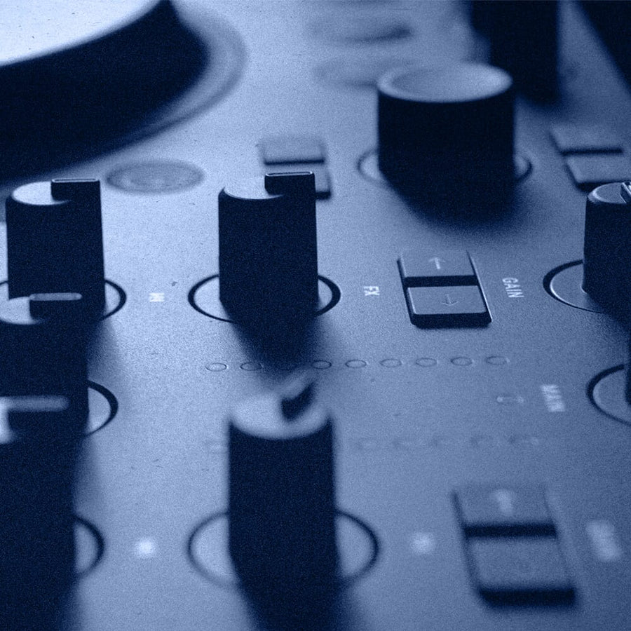 Native Instruments Traktor MX2 DJ Controller + Traktor Pro 4 Full Version