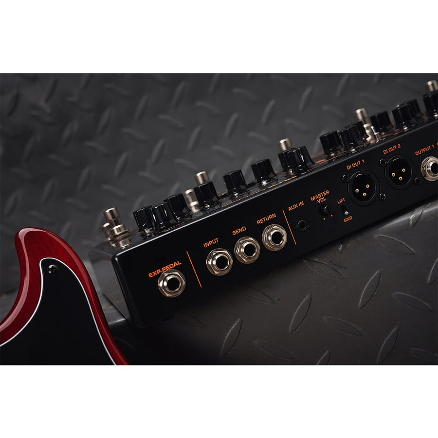 NUX NME-5 Trident, Integrated Amp Modeller and Multi-Effects Pedal