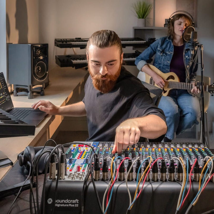 Soundcraft Signature Plus 22 Analogue Mixing Console