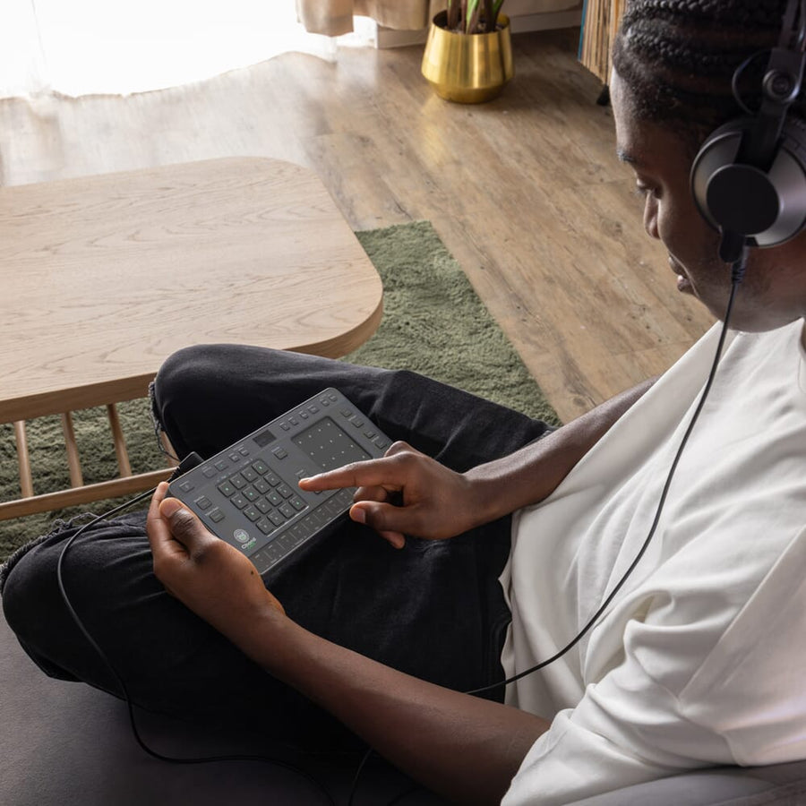 AlphaTheta Toraiz Chordcat, Battery Powered 8-Track Groovebox