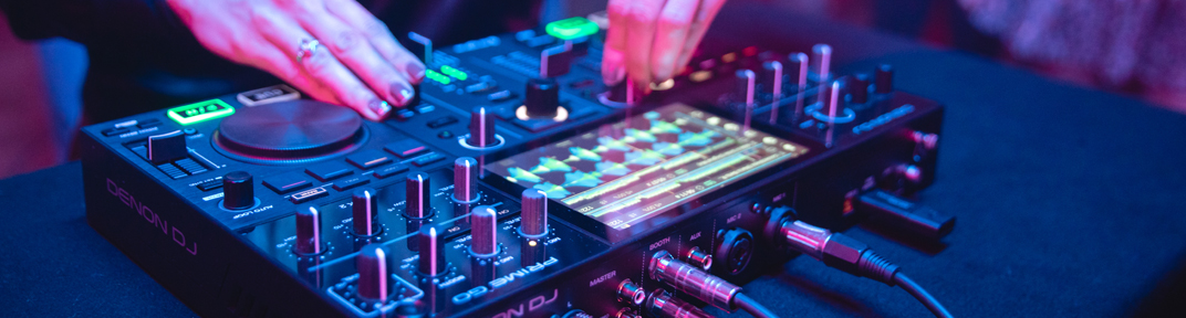 BEST STANDALONE DJ CONTROLLERS