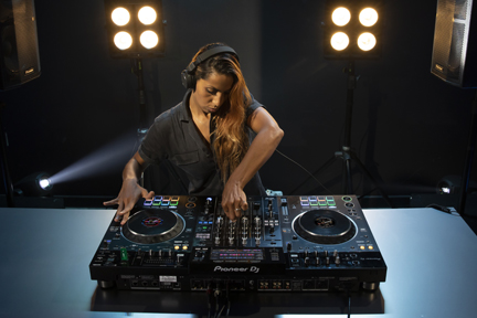 BEST STANDALONE DJ CONTROLLERS